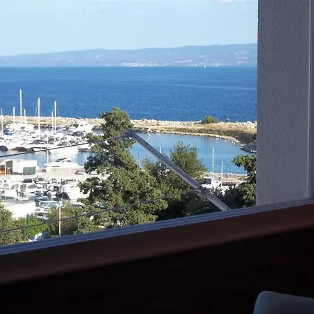 Sunny Near In Apartman