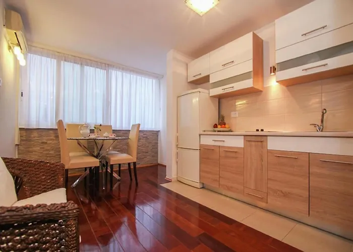 Sunny Near In Apartman