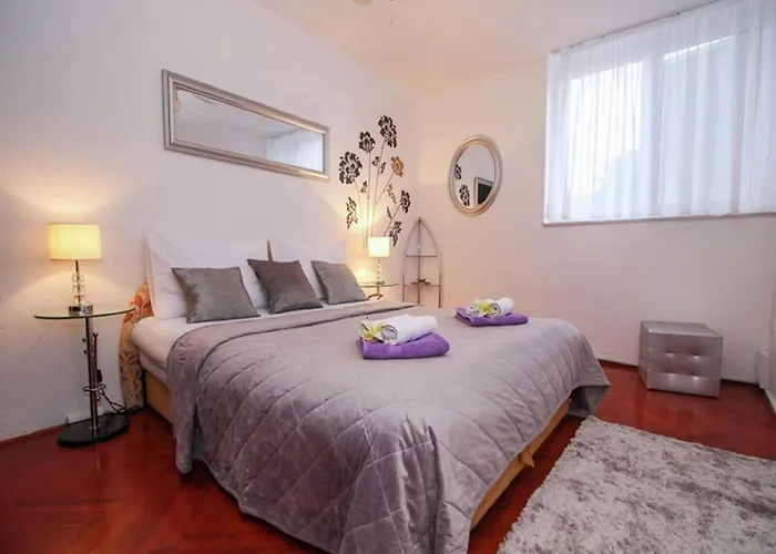 Sunny Near In Apartman