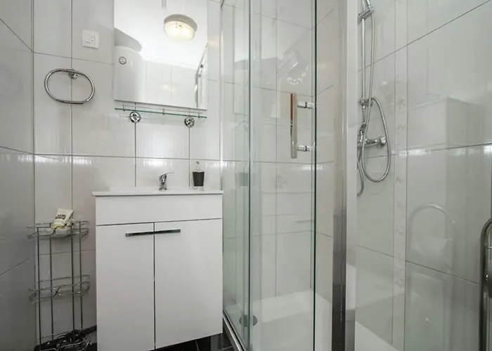 Sunny Near In Apartman *