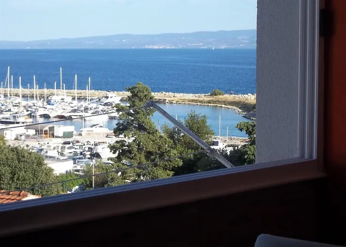 Sunny Near In Apartman